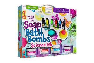 Dan&Darci创造自己的肥皂和浴球科学实验室